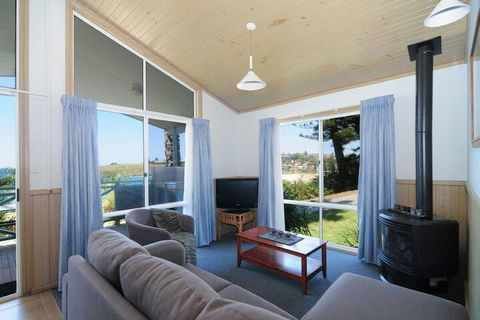 Surf Beach Holiday Park - Hobart Tourism 4