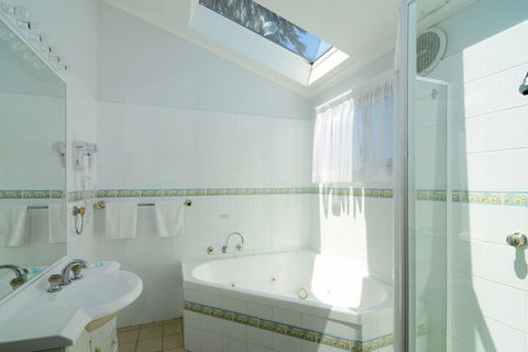 Surf Beach Holiday Park - Hobart Tourism 7