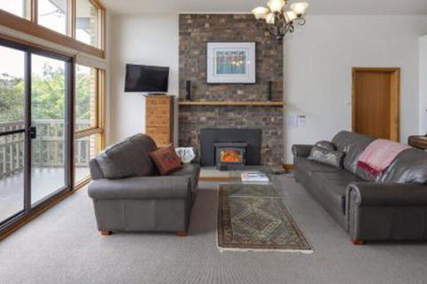 Alpine House Views Over Lake Jindabyne & The Snowy Mountains - Tourism TAS 4
