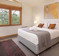 Alpine House Views over Lake Jindabyne  The Snowy Mountains