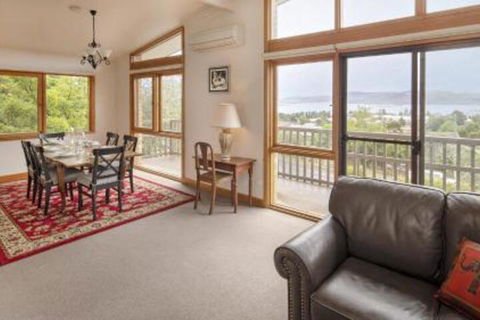 Alpine House Views Over Lake Jindabyne & The Snowy Mountains - Tourism TAS 6