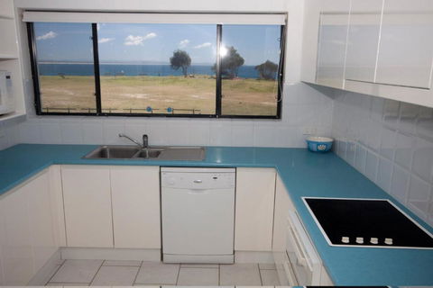 Hi Surf Unit 4 92 Head St. Forster - Tourism TAS 3