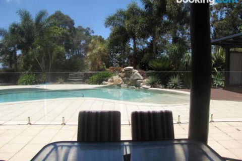 Takura Heights Modern Country Apartment With Pool Access - Hobart Tourism 4