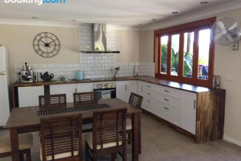 Takura Heights Modern Country Apartment With Pool Access - Hobart Tourism 0