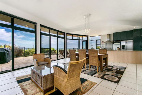 A SWEET ESCAPE Above Byron - Tourism TAS 6