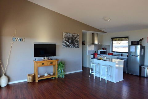 Sea Dragon Lodge & Villas - Hobart Tourism 6