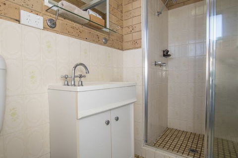 Coast Inn Motel - Tourism TAS 4