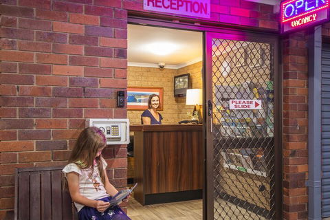 Coast Inn Motel - Tourism TAS 2