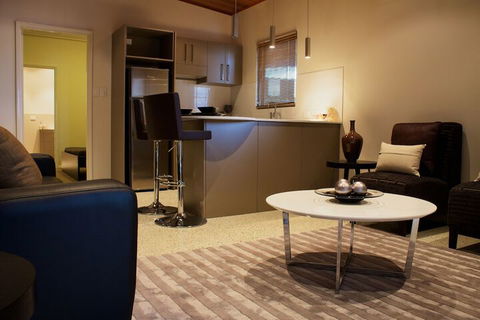Mia Mia Executive Apartments - Tourism TAS 7