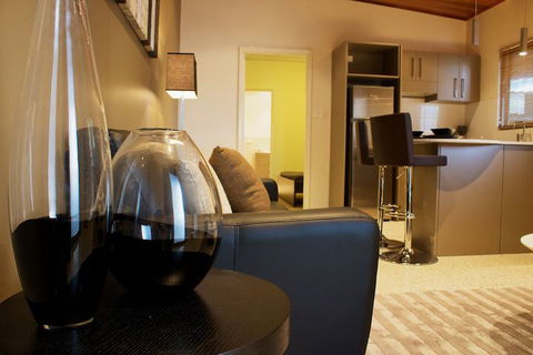 Mia Mia Executive Apartments - Tourism TAS 4