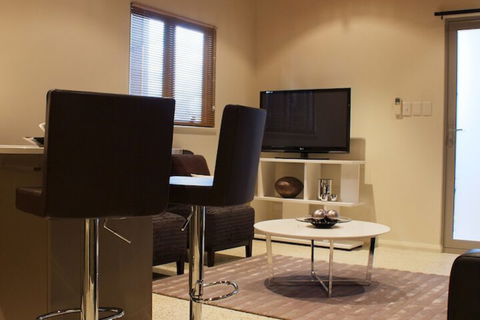 Mia Mia Executive Apartments - Tourism TAS 3