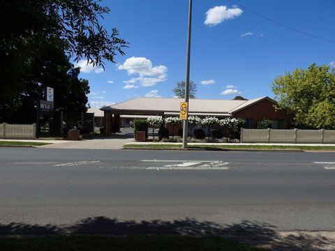 Wine Village Motor Inn - Tourism TAS 2