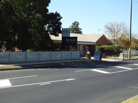 Wine Village Motor Inn - Tourism TAS 5