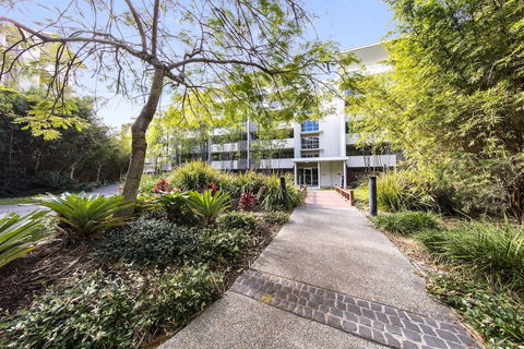 Oaks Brisbane Mews Suites - Tourism TAS 1