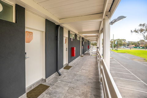 Nightcap At Keysborough Hotel - Tourism TAS 5