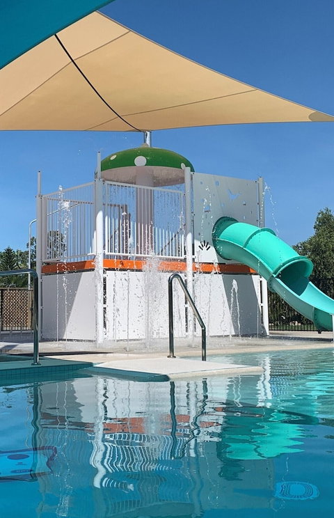 Queens Beach Tourist Village - Tourism TAS 4