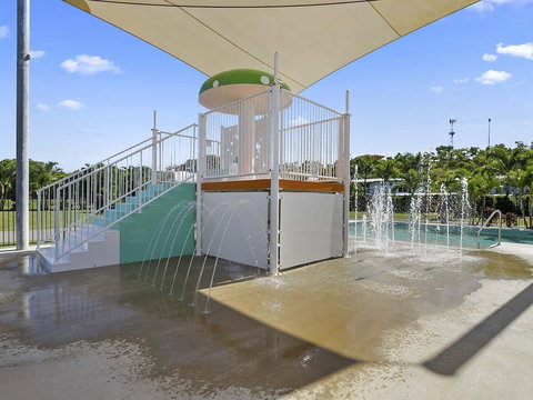 Queens Beach Tourist Village - Tourism TAS 3