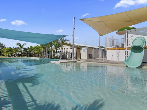 Queens Beach Tourist Village - Tourism TAS 6