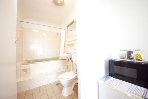 Manly Waves Hotel - Hobart Tourism 1