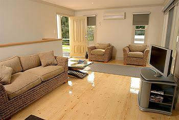 Ballarat Miners Cottages - Hobart Tourism 0