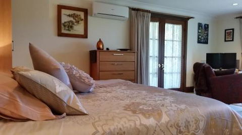 Bellbird Cottage B & B - Hobart Tourism 4
