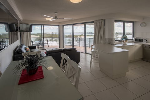 Centrepoint Holiday Apartments - Tourism TAS 6
