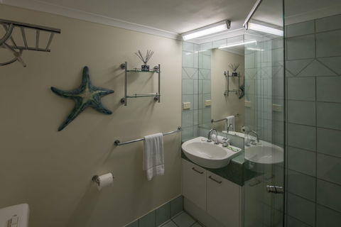 Centrepoint Holiday Apartments - Tourism TAS 3