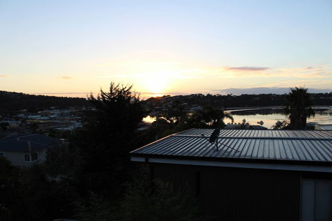 Pacific Heights Holiday Apartments & Munn's Tower House - Tourism TAS 6