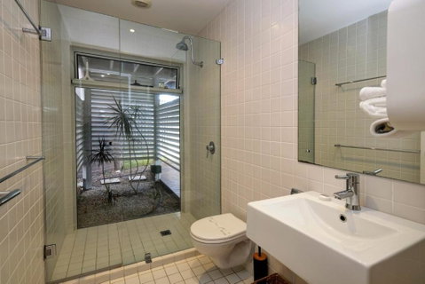 BEACH BAY BEE PET FRIENDLY - Tourism TAS 5