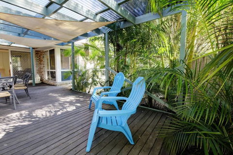 FRANGIPANI BEACH HOUSE PET FRIENDLY 22 Belbourie Cres Boomerang Beach - Tourism TAS 5