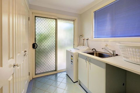 FRANGIPANI BEACH HOUSE PET FRIENDLY 22 Belbourie Cres Boomerang Beach - Tourism TAS 2
