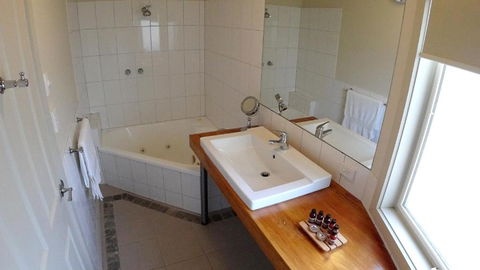 Two Truffles Cottages - Tourism TAS 4