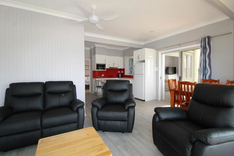 Beachfront 6 25 Willow Street - Tourism TAS 5
