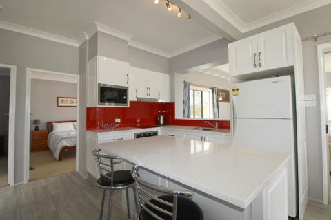 Beachfront 6 25 Willow Street - Tourism TAS 1