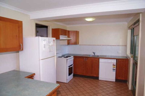 Beachfront 5 25 Willow Street - Tourism TAS 5