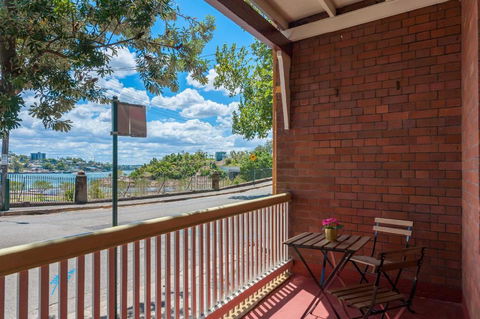 The Darlingbay CBD Harbour View Escape - Hobart Tourism 6