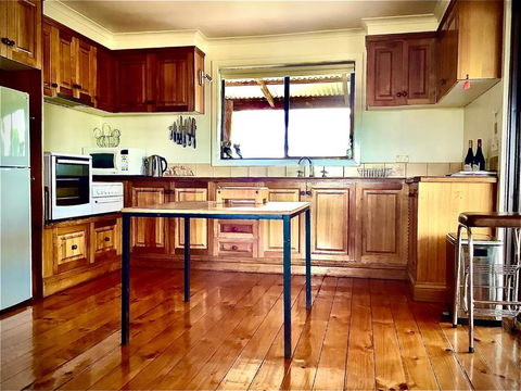 Gilgraves Vineyard Farmstay - Hobart Tourism 4