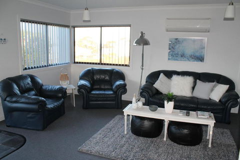 Bircoo Cottage Beach & Golf Getaway - Tourism TAS 5