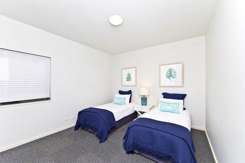 Sails On The Beachfront Exclusive Seaside Home - Hobart Tourism 7