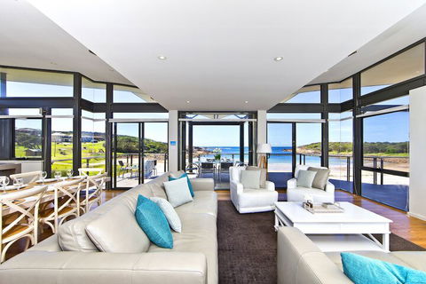 Sails On The Beachfront Exclusive Seaside Home - Hobart Tourism 3