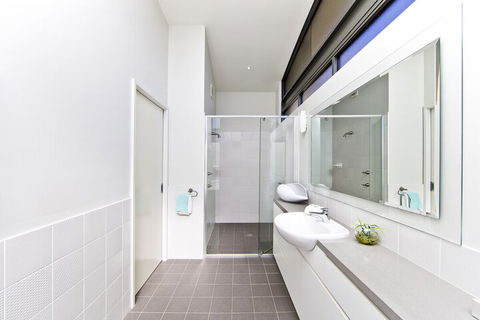 Sails On The Beachfront Exclusive Seaside Home - Hobart Tourism 4