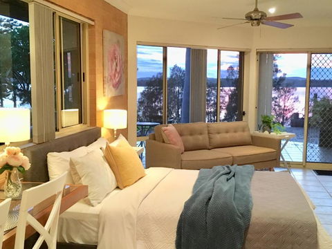 SilverWaters Waterfront Accommodation - Hobart Tourism 3