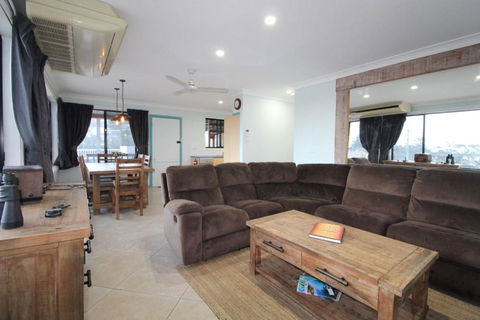 Bombora 3 / 4 East Street - Tourism TAS 6