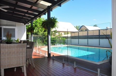 10 Double Island Drive Modern Family Home Centrally Located Swimming Pool & Outdoor Area - Tourism TAS 1