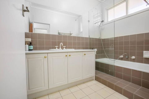 Alice Wonderland In 4 Beds House - Tourism TAS 3