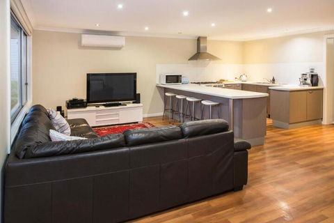 Eagle Bay Beach House - Tourism TAS 4