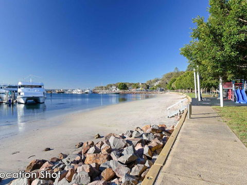 1 / 8 Christmas Bush Avenue Three Bedroom Duplex Close To Dutchies Beach - Tourism TAS 6