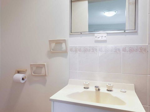 1 / 8 Christmas Bush Avenue Three Bedroom Duplex Close To Dutchies Beach - Tourism TAS 3