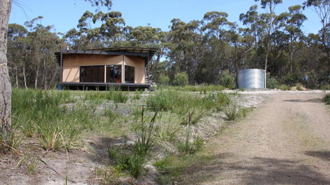 BAY Of FIRES ECO HUT Off Grid Experience At Binalong Bay - Hobart Tourism 1