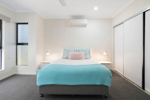 AIRLIE BEACH Delight. Hop Skip Jump To Everything - Tourism TAS 5